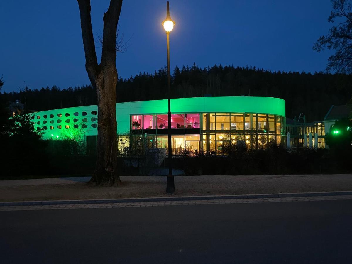 Fewo Roland Ranft Direkt Am Kurpark Barrierearm 60Qm Bad Elster Exterior foto