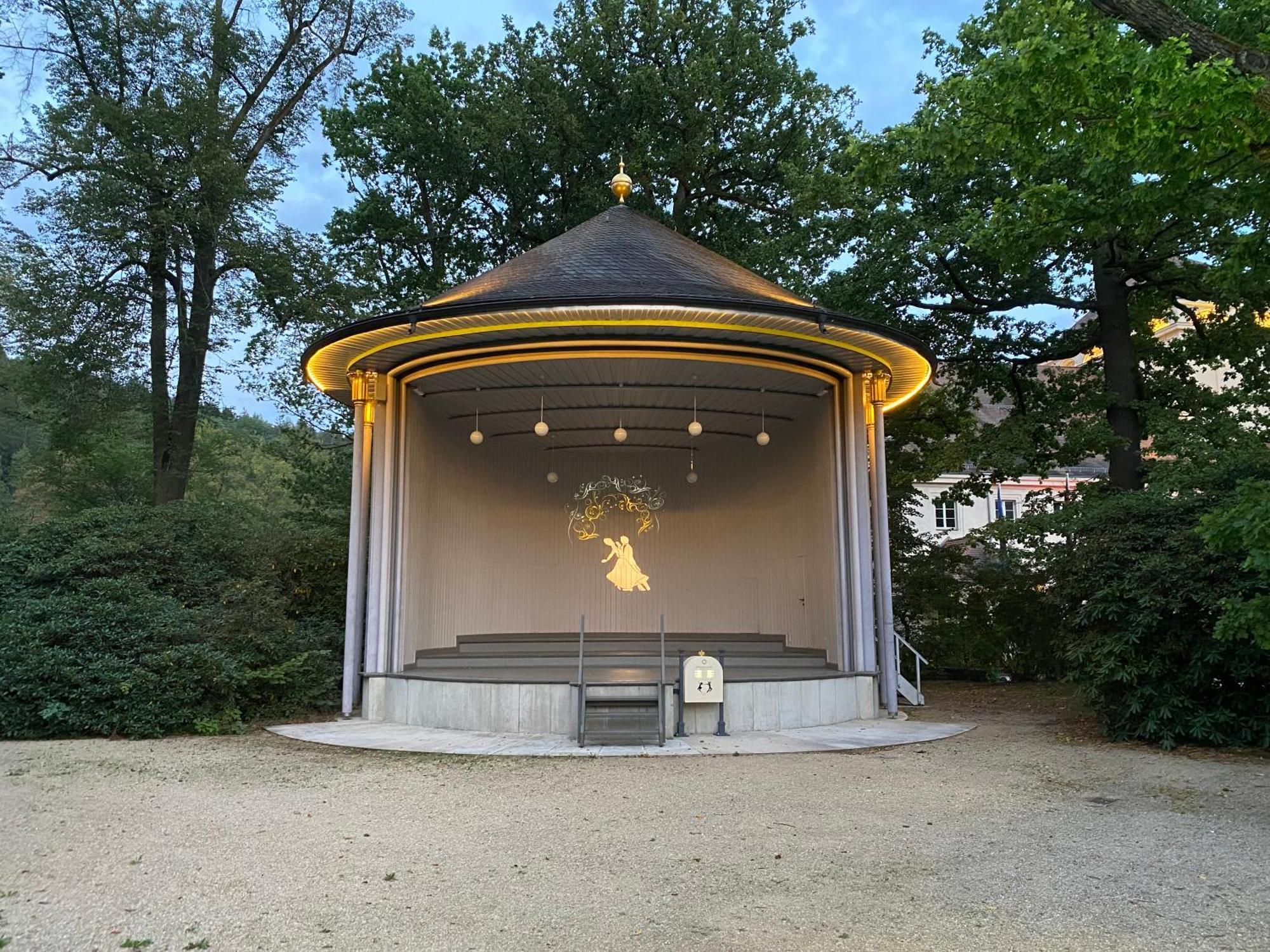 Fewo Roland Ranft Direkt Am Kurpark Barrierearm 60Qm Bad Elster Exterior foto